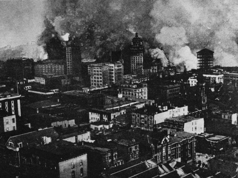 San Francisco on fire in the aftermath of the 1906 earthquake. San Francisco on fire in the aftermath of the 1906 earthquake.