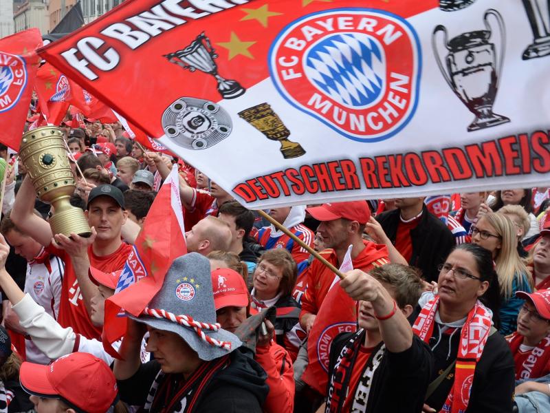 Supporters of FC Bayern Munich celebrate the club's 25th Bundesliga title in Munich on May 24, 2015. Supporters of FC Bayern Munich celebrate the club's 25th Bundesliga title in Munich on May 24, 2015.