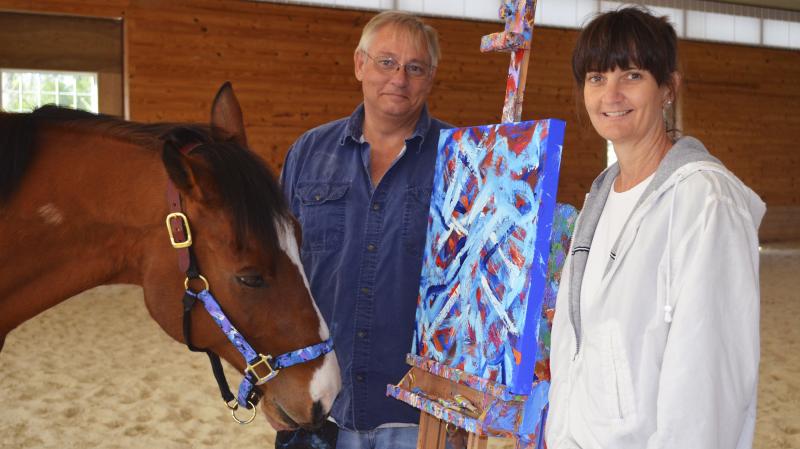 Metro Meteor, a retired racehorse, stands with owners Ron and Wendy Krajewski and one of his paintings at Motters Station Stables in Rocky Ridge, Md., earlier this year. Metro Meteor, a retired racehorse, stands with owners Ron and Wendy Krajewski and one of his paintings at Motters Station Stables in Rocky Ridge, Md., earlier this year.