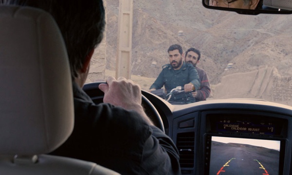 Justin Chang pairs the 10 best movies of 2022, and picks 'No Bears' as
