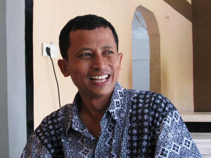 Convicted ex-terrorist Mahmudi Haryono recounts his experiences while sitting at a table at the restaurant where he works in Semarang, Indonesia. The restaurant is one of three founded by social entrepreneur and reformed radical Noor Huda Ismail, to help Convicted ex-terrorist Mahmudi Haryono recounts his experiences while sitting at a table at the restaurant where he works in Semarang, Indonesia. The restaurant is one of three founded by social entrepreneur and reformed radical Noor Huda Ismail, to help