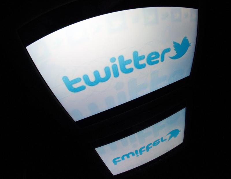 A wave of racist tweets prompted a Jewish student organization to file a lawsuit asking the American company Twitter to reveal the identities of users sending anti-Semitic tweets. Twitter says data on users is collected and stocked in California, where Fr A wave of racist tweets prompted a Jewish student organization to file a lawsuit asking the American company Twitter to reveal the identities of users sending anti-Semitic tweets. Twitter says data on users is collected and stocked in California, where Fr