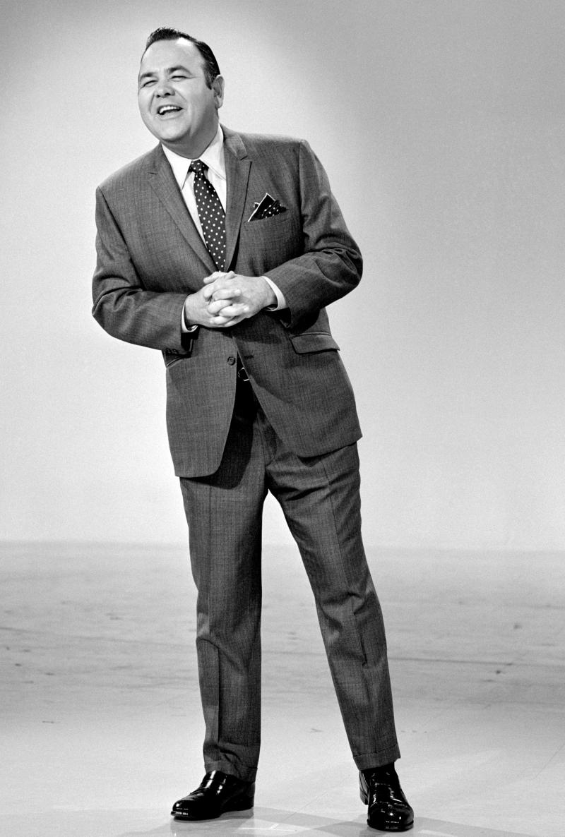 Jonathan Winters on The Smothers Brothers Comedy Hour in 1969. Jonathan Winters on The Smothers Brothers Comedy Hour in 1969.