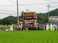 Rice farmers pull a harvest festival cart down country lanes in Narita city, Chiba prefecture. The area is home to Tokyo's main airport, but also has many agricultural areas. Rice farmers pull a harvest festival cart down country lanes in Narita city, Chiba prefecture. The area is home to Tokyo's main airport, but also has many agricultural areas.
