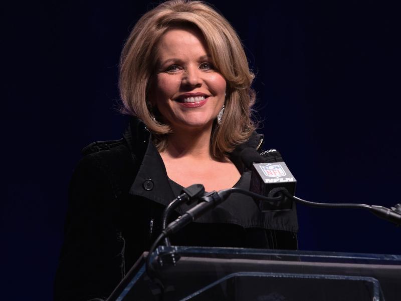 Opera singer Renee Fleming will sing "The Star-Spangled Banner" live on Sunday night. Opera singer Renee Fleming will sing "The Star-Spangled Banner" live on Sunday night.