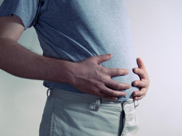 An analysis of many studies finds a small spare tire may be associated with longer life. But skeptics say that conclusion is rubbish. An analysis of many studies finds a small spare tire may be associated with longer life. But skeptics say that conclusion is rubbish.