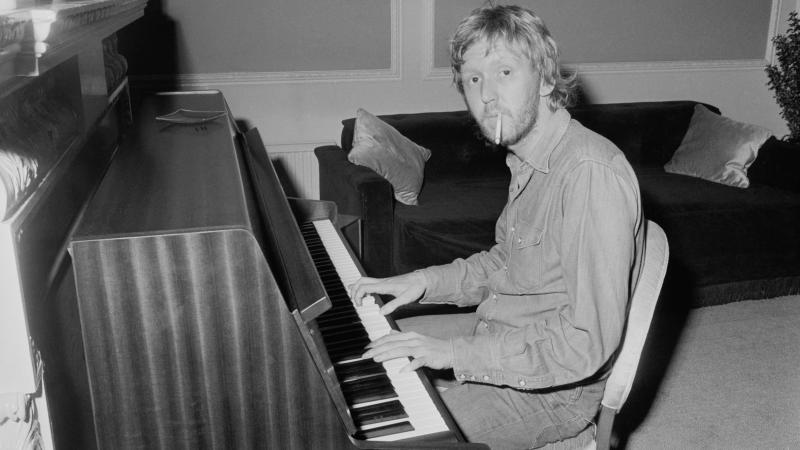 Harry Nilsson at the piano in 1972. Harry Nilsson at the piano in 1972.