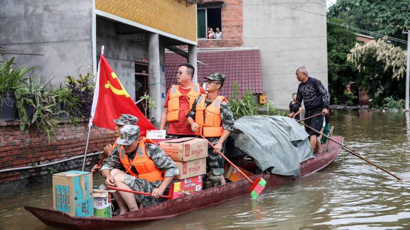 Community workers and volunteers deliver food and supplies to flood-affected residents after heavy rains in Neijiang in China's southwestern Sichuan province on Wednesday. Community workers and volunteers deliver food and supplies to flood-affected residents after heavy rains in Neijiang in China's southwestern Sichuan province on Wednesday.