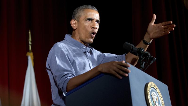 President Obama has signed an executive order that requires federal contractors to offer their employees up to seven days of paid sick leave per year. President Obama has signed an executive order that requires federal contractors to offer their employees up to seven days of paid sick leave per year.