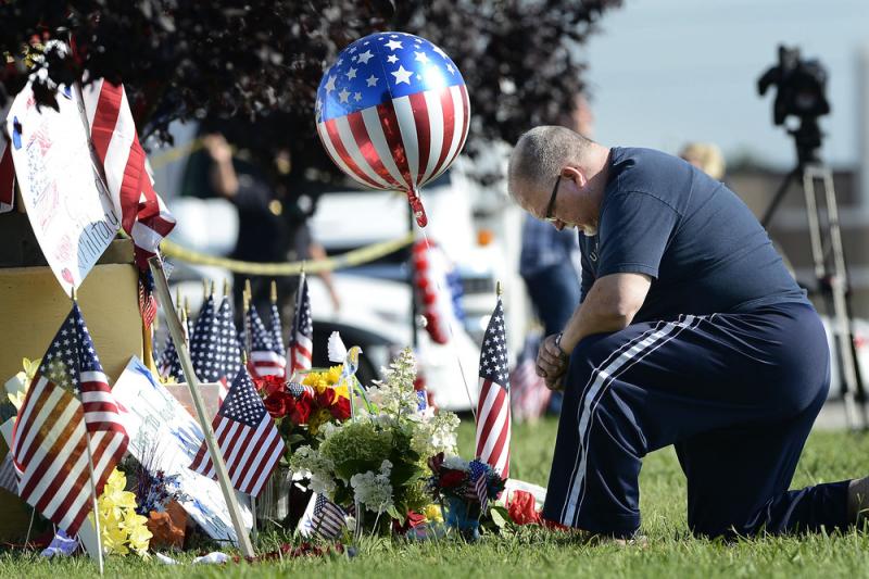 Bill Lettmkuhl kneels by a makeshift memorial near the Armed Forces Career Center on Friday in Chattanooga, Tenn. Mohammod Youssuf Abdulazeez, of Hixson, Tenn., attacked two military facilities on Thursday, in a shooting rampage that killed four Marines. Bill Lettmkuhl kneels by a makeshift memorial near the Armed Forces Career Center on Friday in Chattanooga, Tenn. Mohammod Youssuf Abdulazeez, of Hixson, Tenn., attacked two military facilities on Thursday, in a shooting rampage that killed four Marines.
