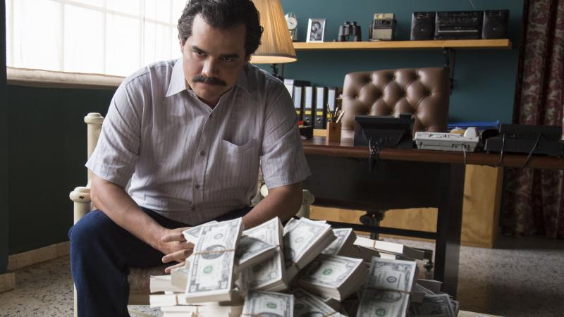 Brazilian actor Wagner Moura looks so much like Colombian smuggler Pablo Escobar that Netflix's Narcos uses footage and photos of the real Escobar to heighten the show's realism. Brazilian actor Wagner Moura looks so much like Colombian smuggler Pablo Escobar that Netflix's Narcos uses footage and photos of the real Escobar to heighten the show's realism.