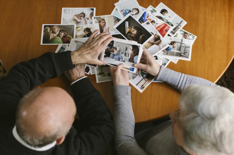 Researchers are hoping to learn how to effectively convey information about people's risk for developing Alzheimer's disease, a dementia still without a cure. Researchers are hoping to learn how to effectively convey information about people's risk for developing Alzheimer's disease, a dementia still without a cure.