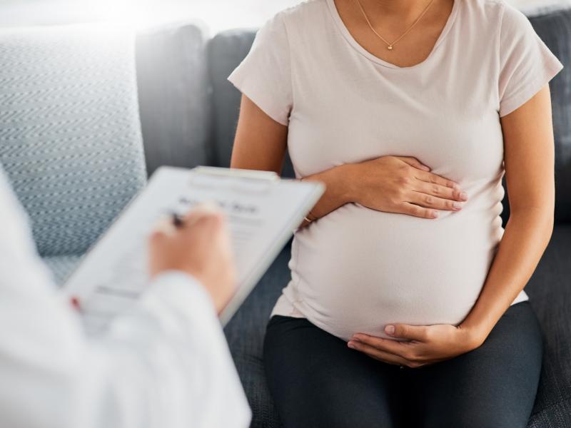 Some insurers using this new payment model offer a single fee to one OB-GYN or medical practice, which then uses part of that money to cover the hospital care involved in labor and delivery. Other insurers opt to cut a separate contract with the hospital. Some insurers using this new payment model offer a single fee to one OB-GYN or medical practice, which then uses part of that money to cover the hospital care involved in labor and delivery. Other insurers opt to cut a separate contract with the hospital.