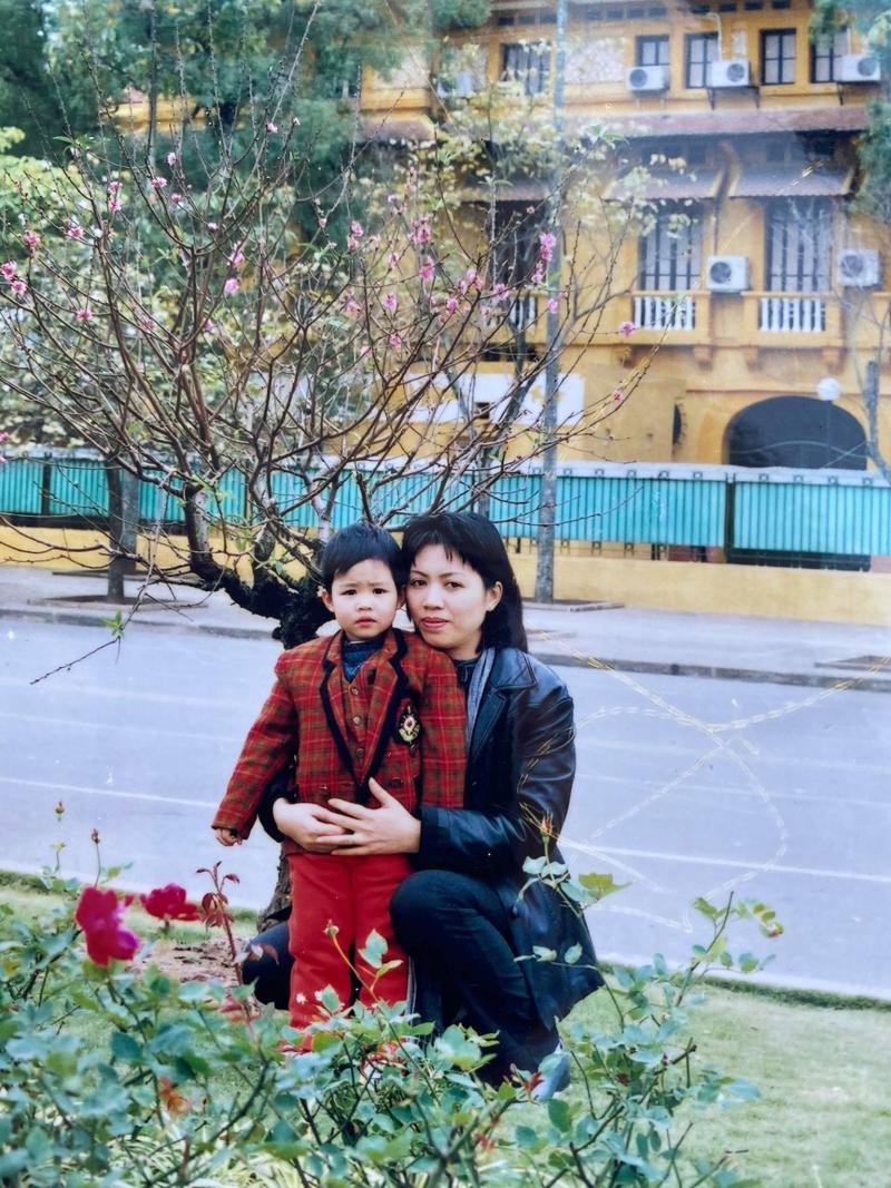 The photographer at age 3 and her mother, circa 2001. The photographer at age 3 and her mother, circa 2001.