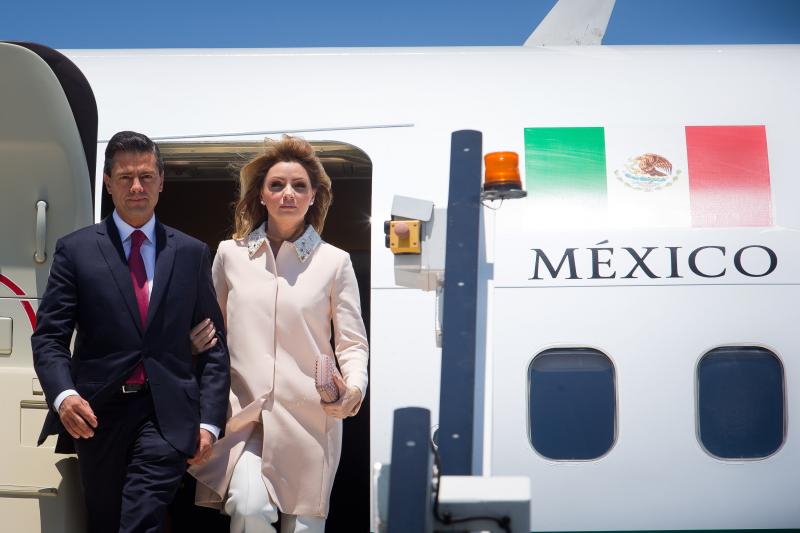 Mexico's President Enrique Peña Nieto and first lady Angélica Rivera arrive in Brisbane, Australia, on Nov. 14 for the G20 summit. Mexico's President Enrique Peña Nieto and first lady Angélica Rivera arrive in Brisbane, Australia, on Nov. 14 for the G20 summit.