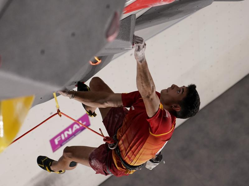 Spain's Alberto Ginés López climbs during the Sport Climbing men's combined final of the Tokyo Olympic Games. Spain's Alberto Ginés López climbs during the Sport Climbing men's combined final of the Tokyo Olympic Games.
