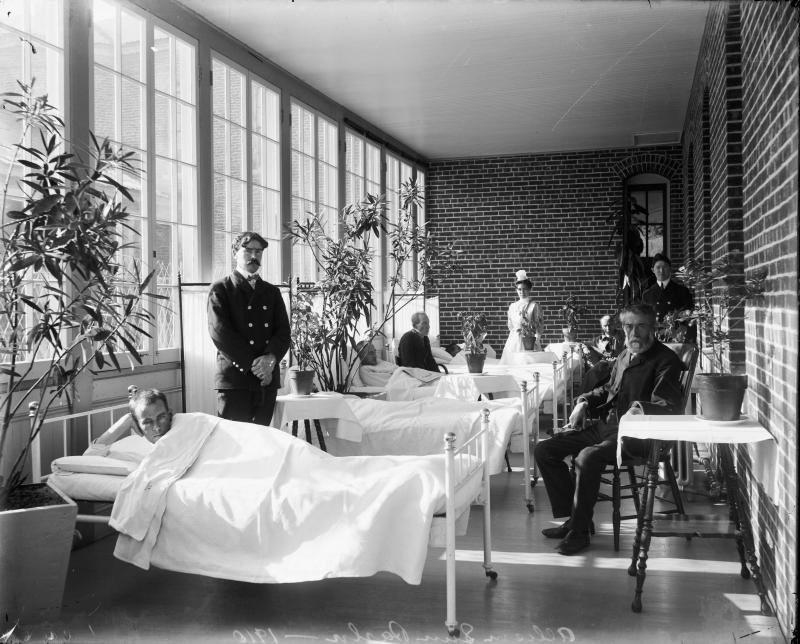 The porches of the 1890s Allison Buildings, shown above in 1910, were later enclosed to provide more space for patient beds. The porches of the 1890s Allison Buildings, shown above in 1910, were later enclosed to provide more space for patient beds.