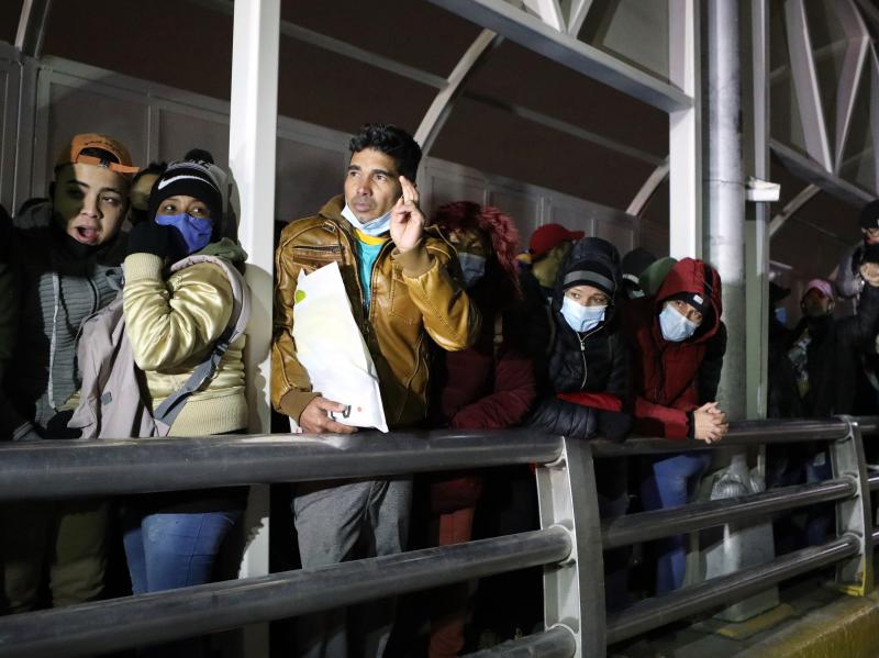Cuban migrants block the Paso del Norte-Santa Fe international bridge between Mexico and the United States, to demand that the Trump administration allow them to wait for their asylum process on U.S. soil, in Ciudad Juarez, Mexico, on Dec. 29, 2020. Cuban migrants block the Paso del Norte-Santa Fe international bridge between Mexico and the United States, to demand that the Trump administration allow them to wait for their asylum process on U.S. soil, in Ciudad Juarez, Mexico, on Dec. 29, 2020.