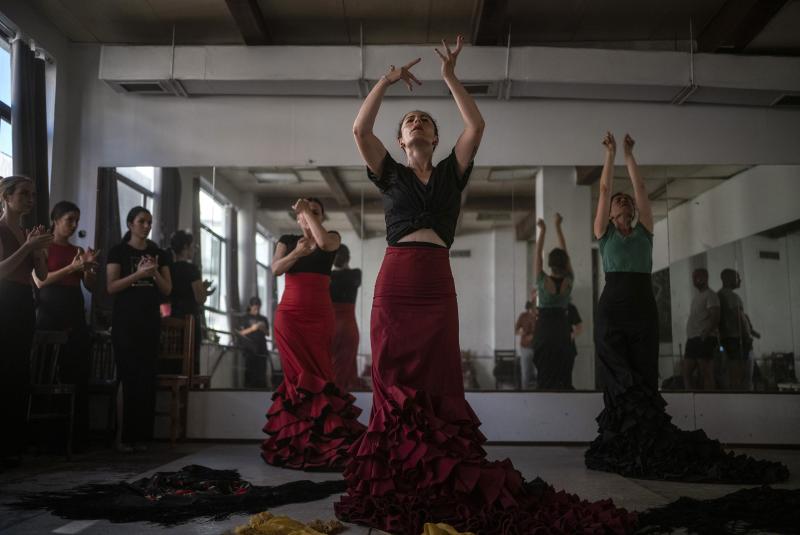 Students at Amor de Dios Flamenco Center practice for their upcoming showcase. Students at Amor de Dios Flamenco Center practice for their upcoming showcase.