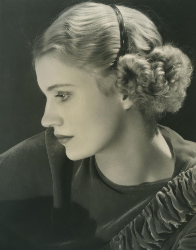Lee Miller, Self-Portrait with Headband (variant), 1932 gelatin silver print, Lee Miller Studios Inc., New York Lee Miller, Self-Portrait with Headband (variant), 1932 gelatin silver print, Lee Miller Studios Inc., New York