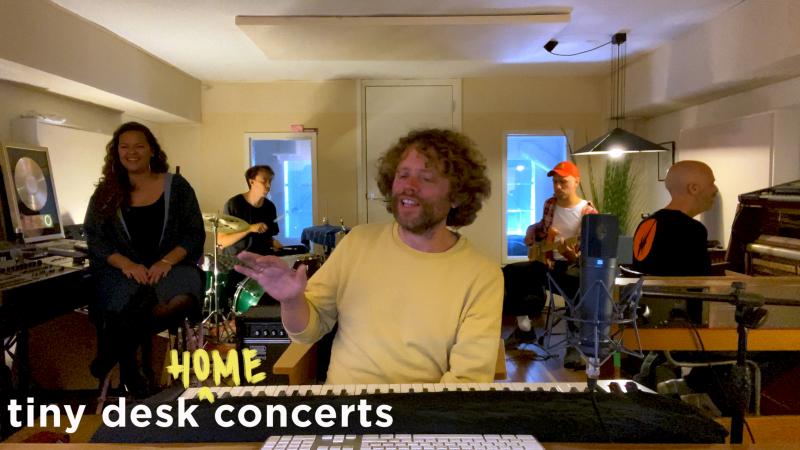 Benny Sings plays a Tiny Desk (Home) concert. Benny Sings plays a Tiny Desk (Home) concert.