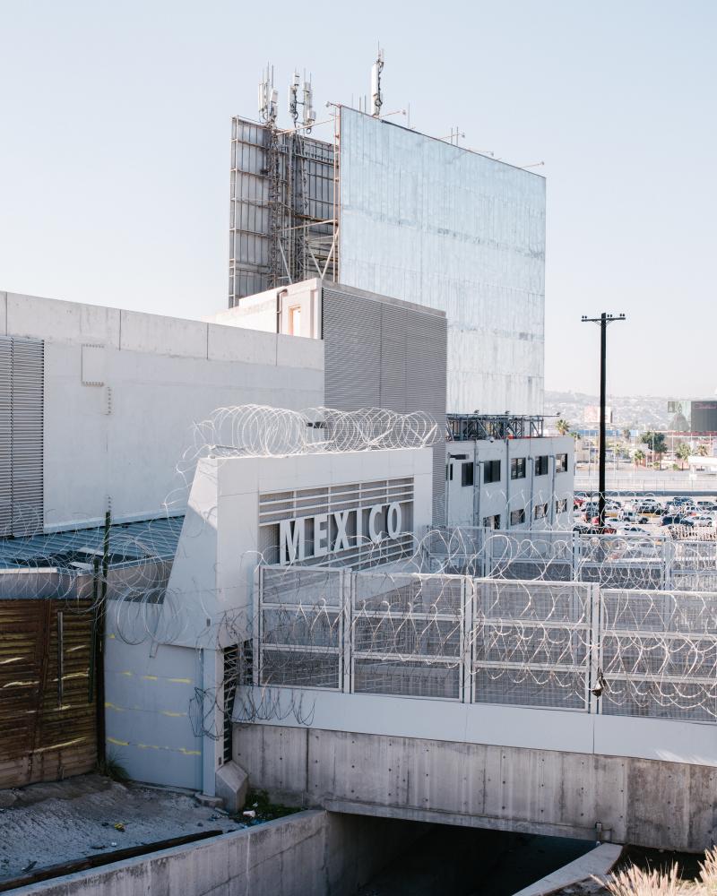 The Mexican port of entry at San Ysidro, Calif. The number of Central American migrants who arrived in Tijuana in a caravan in November has dropped from 8,000 to 2,000. The Mexican port of entry at San Ysidro, Calif. The number of Central American migrants who arrived in Tijuana in a caravan in November has dropped from 8,000 to 2,000.