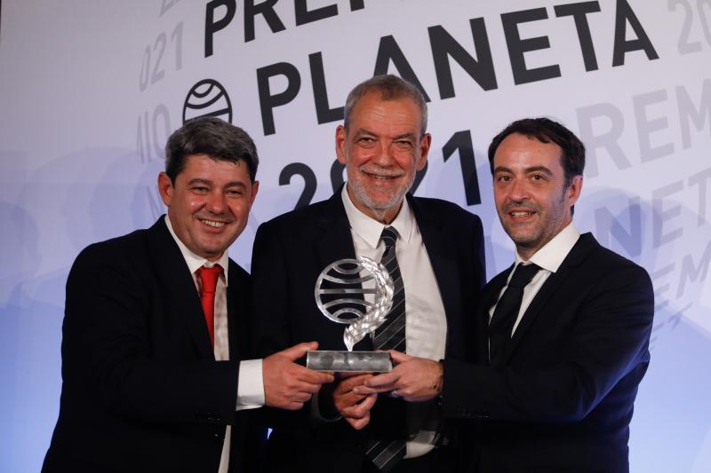 The writer Carmen Mola, pseudonym of the writers Jorge Diaz, Agustin Martinez and Antonio Mercero, winner of the 70th edition of the Planeta Novel Prize, gives a press conference after the award ceremony, at the Museu Nacional d'Art de Catalunya, on 15 Oc The writer Carmen Mola, pseudonym of the writers Jorge Diaz, Agustin Martinez and Antonio Mercero, winner of the 70th edition of the Planeta Novel Prize, gives a press conference after the award ceremony, at the Museu Nacional d'Art de Catalunya, on 15 Oc