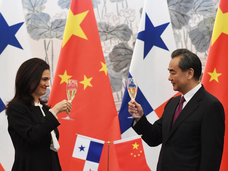 Panamanian Foreign Minister Isabel de Saint Malo de Alvarado and Chinese Foreign Minister Wang Yi toast after signing a joint statement on establishing diplomatic relations in June 2017 in Beijing. Panamanian Foreign Minister Isabel de Saint Malo de Alvarado and Chinese Foreign Minister Wang Yi toast after signing a joint statement on establishing diplomatic relations in June 2017 in Beijing.
