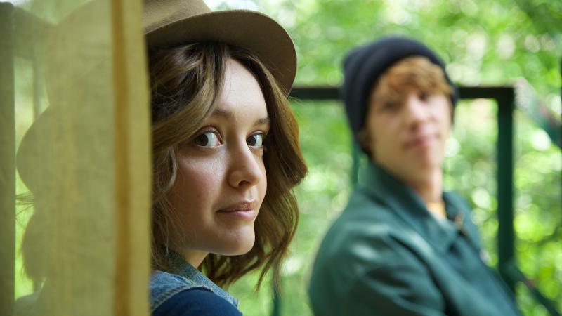 Olivia Cooke as Rachel and Thomas Mann as Greg in Me And Earl And The Dying Girl. Olivia Cooke as Rachel and Thomas Mann as Greg in Me And Earl And The Dying Girl.