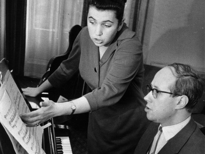 Russian soprano Galina Vishnevskaya with her husband, Russian cellist, conductor and composer Mstislav Rostropovich in 1959. Russian soprano Galina Vishnevskaya with her husband, Russian cellist, conductor and composer Mstislav Rostropovich in 1959.