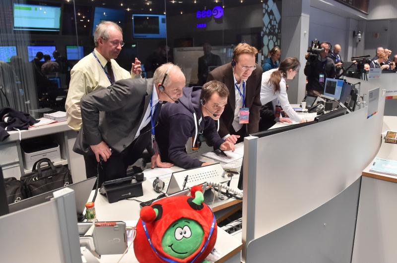 Engineers at the European Space Agency fear that they won't be able to communicate with the Philae lander after Friday. Here, lander manager Stefan Ulamec (left, in foreground) watches as data confirming the comet landing arrived Wednesday. Engineers at the European Space Agency fear that they won't be able to communicate with the Philae lander after Friday. Here, lander manager Stefan Ulamec (left, in foreground) watches as data confirming the comet landing arrived Wednesday.