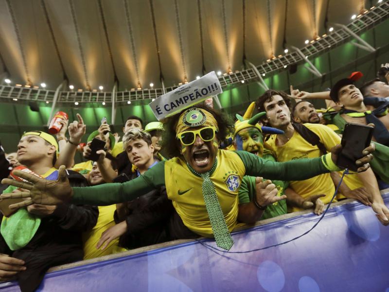 Brazilian officials said on Monday that if they decide to host the Copa America, teams will play without fans in the stadium. Brazilian officials said on Monday that if they decide to host the Copa America, teams will play without fans in the stadium.