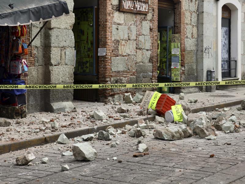The earthquake along the coast of the southern state of Oaxaca, Mexico, on Tuesday caused several deaths and damaged property. The earthquake along the coast of the southern state of Oaxaca, Mexico, on Tuesday caused several deaths and damaged property.