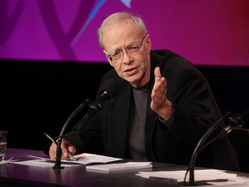 Bioethicist Peter Singer argues that, under certain circumstances, people should have the right to die at a time of their choosing. Bioethicist Peter Singer argues that, under certain circumstances, people should have the right to die at a time of their choosing.