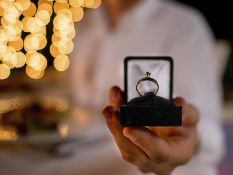 Marriage proposals are pretty routine at America's high-end restaurants. They can lift the mood in the entire dining room, boost tips and create lifelong customers. Unless the answer is "no," that is. Marriage proposals are pretty routine at America's high-end restaurants. They can lift the mood in the entire dining room, boost tips and create lifelong customers. Unless the answer is "no," that is.