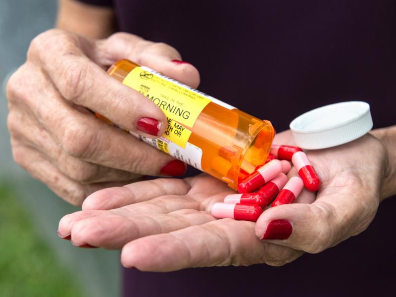 Many seniors take multiple drugs, which can lead to side effects like confusion, lightheadedness and difficulty sleeping. Doctors who specialize in the care of the elderly often recommend carefully reducing the medication load. Many seniors take multiple drugs, which can lead to side effects like confusion, lightheadedness and difficulty sleeping. Doctors who specialize in the care of the elderly often recommend carefully reducing the medication load.