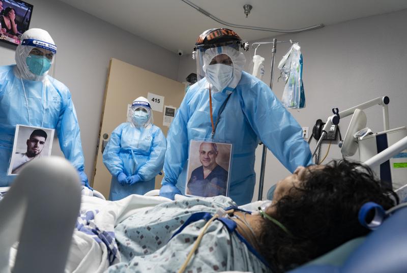 Medical staff members check on a patient in the COVID-19 Intensive Care Unit at United Memorial Medical Center in Houston last November. Doctors are now investigating whether people with lingering cognitive symptoms may be at risk for dementia. Medical staff members check on a patient in the COVID-19 Intensive Care Unit at United Memorial Medical Center in Houston last November. Doctors are now investigating whether people with lingering cognitive symptoms may be at risk for dementia.