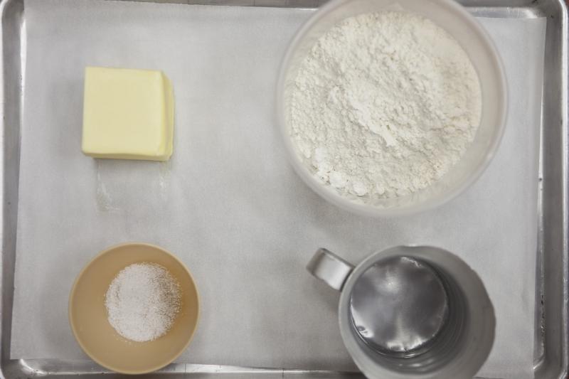 To make a flaky pie crust, start by measuring out 12 ounces (by weight) flour, 8 ounces firm butter, 4 ounces ice water. Keeping it cool is key. To make a flaky pie crust, start by measuring out 12 ounces (by weight) flour, 8 ounces firm butter, 4 ounces ice water. Keeping it cool is key.