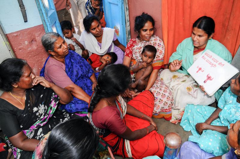 Women in Lucknow, India, learn how an IUD is inserted. A new device, allowing for easy and safe insertion after childbirth, is being tested. Women in Lucknow, India, learn how an IUD is inserted. A new device, allowing for easy and safe insertion after childbirth, is being tested.
