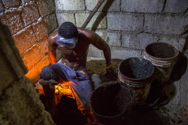 Gabriel Toto is a bayakou, or latrine cleaner, in Haiti. Gabriel Toto is a bayakou, or latrine cleaner, in Haiti.