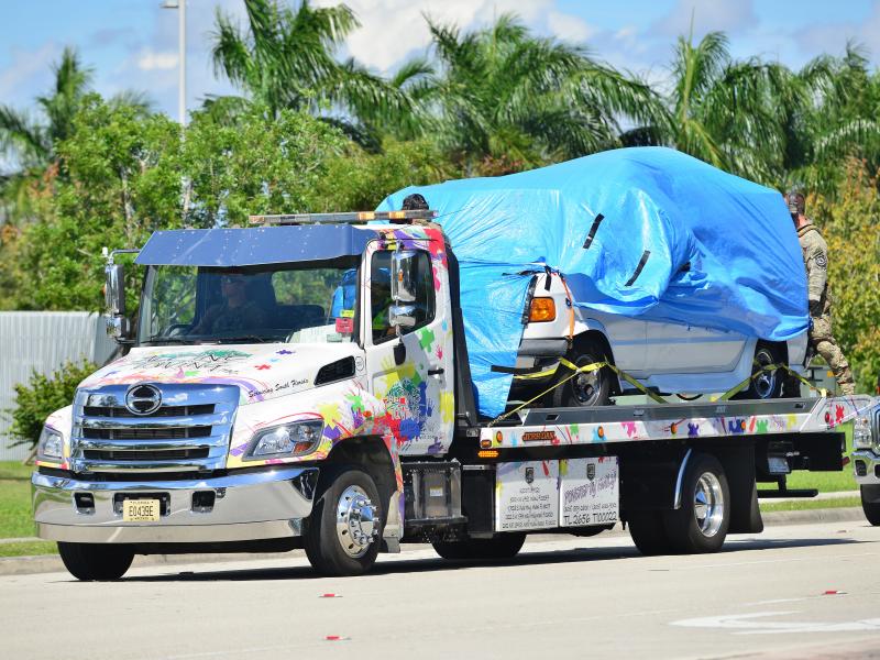 A van belonging to Cesar Sayoc covered in blue tarp was towed by FBI investigators to FBI Miramar Headquarters. The suspect was arrested in connection to the string of pipe bombs mailed to prominent Democrats across the country. A van belonging to Cesar Sayoc covered in blue tarp was towed by FBI investigators to FBI Miramar Headquarters. The suspect was arrested in connection to the string of pipe bombs mailed to prominent Democrats across the country.