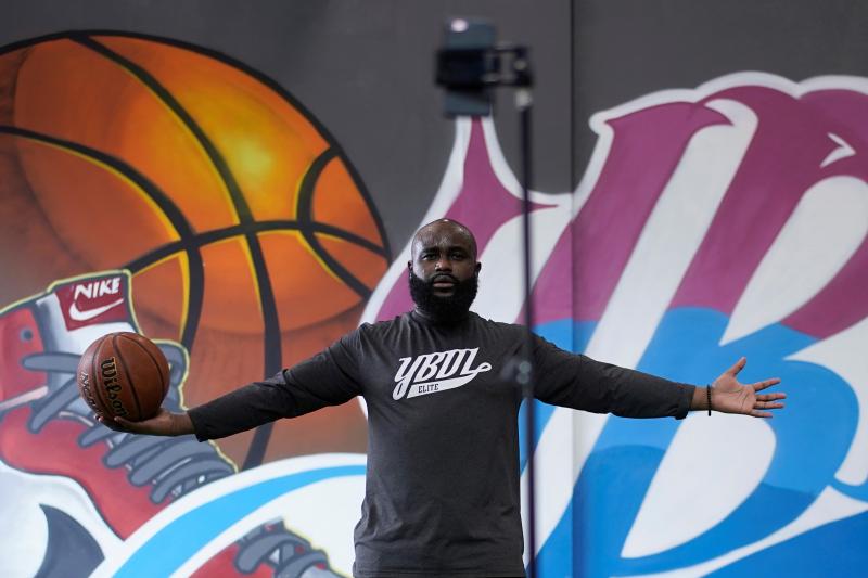 Coach Elie Rwirangira conducts a basketball lesson through a live-streaming session at YBDL Campus in Shanghai, China on March 12. Many people and companies are providing free online classes to stay fit. Coach Elie Rwirangira conducts a basketball lesson through a live-streaming session at YBDL Campus in Shanghai, China on March 12. Many people and companies are providing free online classes to stay fit.