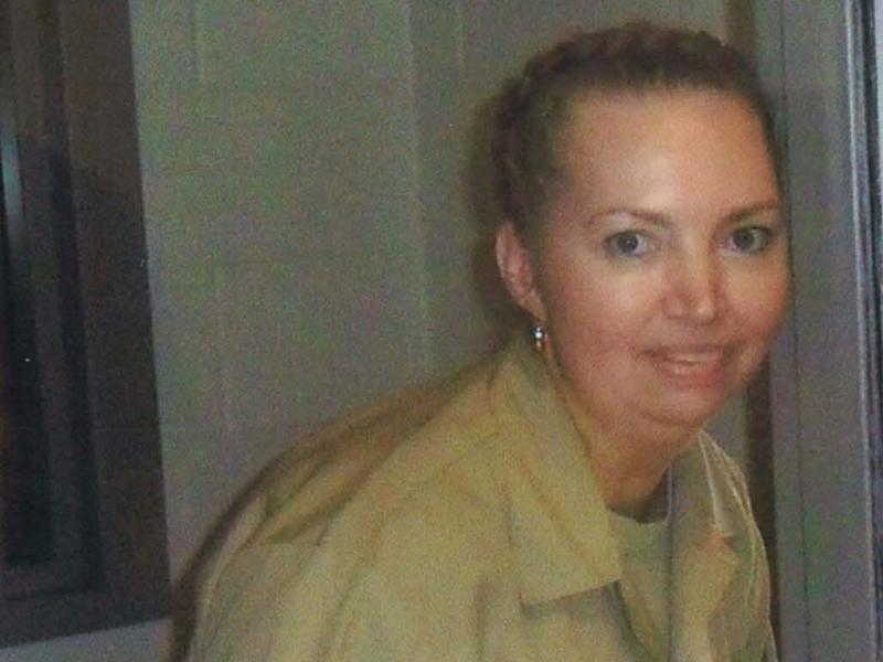 Lisa Montgomery was scheduled to be executed by lethal injection on Tuesday at the federal correctional complex in Terre Haute, Ind. The stay lets the court conduct a competency hearing to assess her mental state. Lisa Montgomery was scheduled to be executed by lethal injection on Tuesday at the federal correctional complex in Terre Haute, Ind. The stay lets the court conduct a competency hearing to assess her mental state.