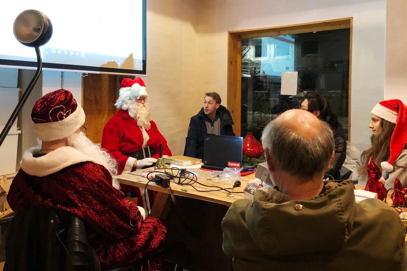 Dressed as Santa, Tim Zander gives pointers on how to be the perfect Santa to applicants at a workshop run by Weihnachtsmann2Go (Santa2Go). Dressed as Santa, Tim Zander gives pointers on how to be the perfect Santa to applicants at a workshop run by Weihnachtsmann2Go (Santa2Go).