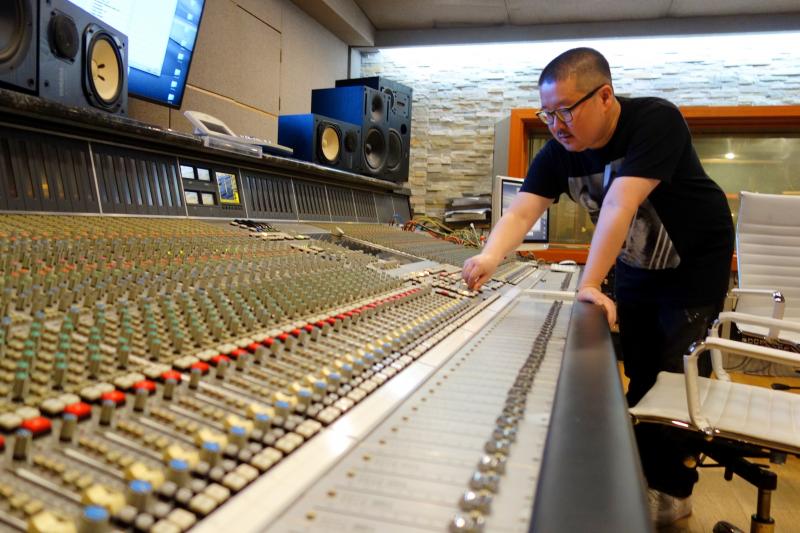 Asian music hitmaker Jae Chong, at work in a studio in Seoul. His work is all over Asian charts, but his passport is American. Asian music hitmaker Jae Chong, at work in a studio in Seoul. His work is all over Asian charts, but his passport is American.