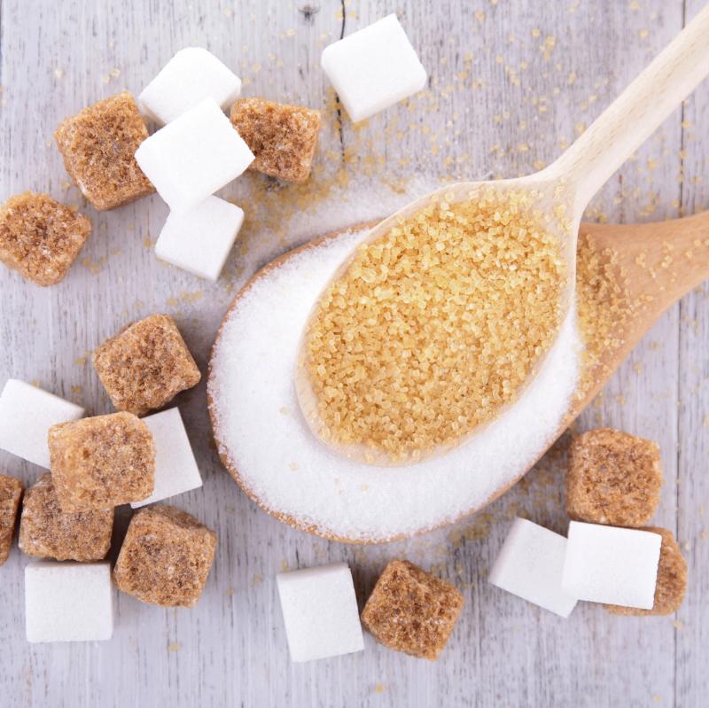 The average American consumes the equivalent of 19.5 teaspoons a day in added sugars, but there are no federal guidelines recommending a limit. The average American consumes the equivalent of 19.5 teaspoons a day in added sugars, but there are no federal guidelines recommending a limit.