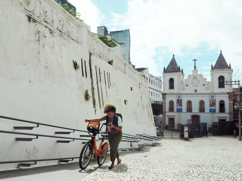 Lívia Suarez, who runs La Frida Bike, arrives at the Dendê Valley boot camp for entrepreneurs in Salvador's city center. Lívia Suarez, who runs La Frida Bike, arrives at the Dendê Valley boot camp for entrepreneurs in Salvador's city center.
