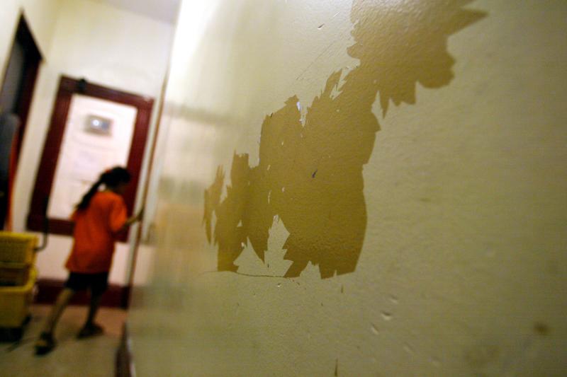 Peeling lead paint in a New York City apartment. Many buildings built before 1960 still have high amounts of lead. Peeling lead paint in a New York City apartment. Many buildings built before 1960 still have high amounts of lead.