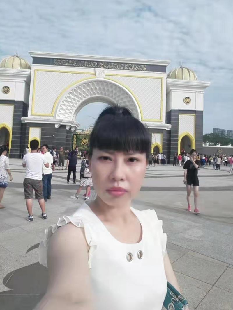 A selfie Feng Daoyou took in Macau. Her older brother Feng Daokun believes she traveled to Hong Kong before flying to the U.S., from where she first contacted him in 2016. Unlike the rest of her family, she did not marry, and seemed to relish venturing fa A selfie Feng Daoyou took in Macau. Her older brother Feng Daokun believes she traveled to Hong Kong before flying to the U.S., from where she first contacted him in 2016. Unlike the rest of her family, she did not marry, and seemed to relish venturing fa