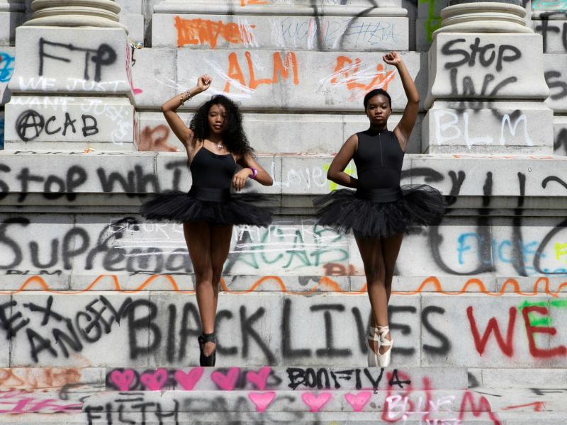 Ballerinas Kennedy George, 14, and Ava Holloway, 14, pose in front of a monument of Confederate general Robert E. Lee after Virginia Governor Ralph Northam ordered its removal after widespread civil unrest following the death in Minneapolis police custody Ballerinas Kennedy George, 14, and Ava Holloway, 14, pose in front of a monument of Confederate general Robert E. Lee after Virginia Governor Ralph Northam ordered its removal after widespread civil unrest following the death in Minneapolis police custody